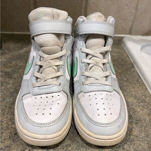 Nike Kids Sneakers - White and Light Green